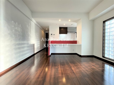 【居間・リビング】 | ラクラス江戸堀 | 色遣いがとてもオシャレなリビングです☆