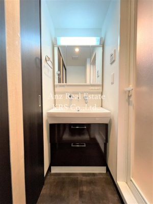 【洗面所】 | ラクラス江戸堀 | 独立洗面台は毎朝の歯磨きや洗面時にゆったりとした時間を演出♪