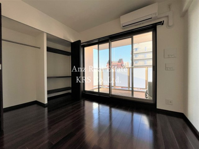 【寝室】 | ラクラス江戸堀 | 4.25帖の洋室☆なんとクローゼットが2つもあります！