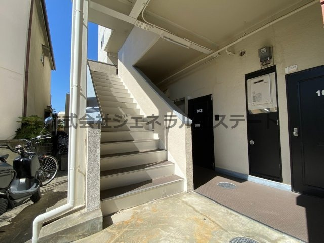 ブルースカイハイツ田井のエントランス|ゆとりのあるエントランスです