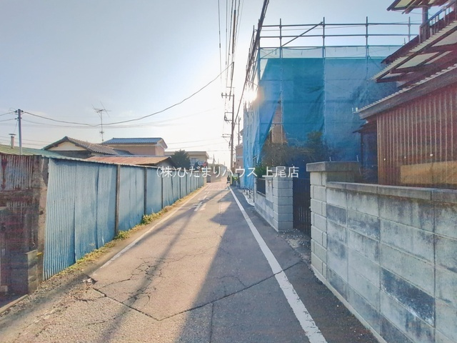 上尾市二ツ宮7期　新築戸建　グラファーレ01の前面道路含む現地写真