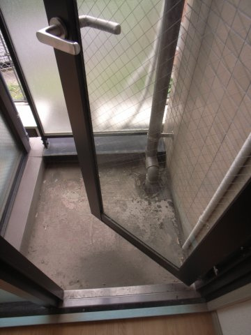 ダイナコートヒルズ折尾　1階のバルコニー|別号室のものです。現状優先になります。
