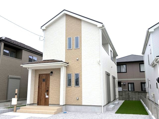 ハートフルタウン 前橋市広瀬町3丁目1番　B号棟の外観|広瀬町に新築住宅　全3棟の住宅が完成しました！
白を基調とした落ち着いた雰囲気の外観です♪
ご都合に合わせていつでもご見学頂けます♪