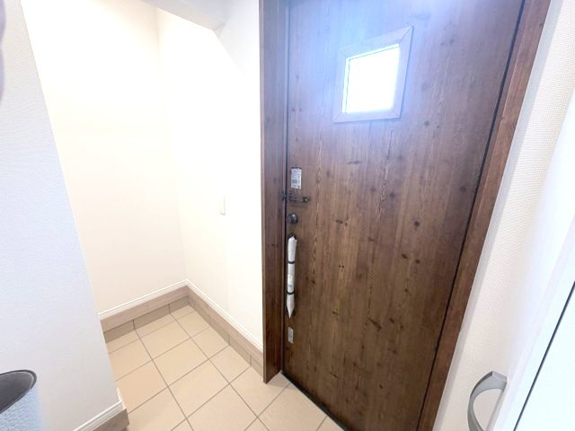 ハートフルタウン 前橋市広瀬町3丁目1番　B号棟の玄関|シューズインクローゼット付き！ベビーカーも収納可能ですよ！