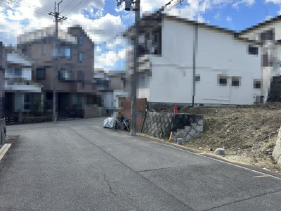【前面道路含む現地写真】 | 平尾　売土地 | 前面道路約６．６ｍ！広々運転の苦手な方も安心ですね♪