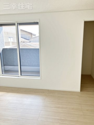 碧南市福清水町の寝室|南向きの明るい主寝室7.5帖。2階の全部屋6帖以上ゆとりの広さ♪