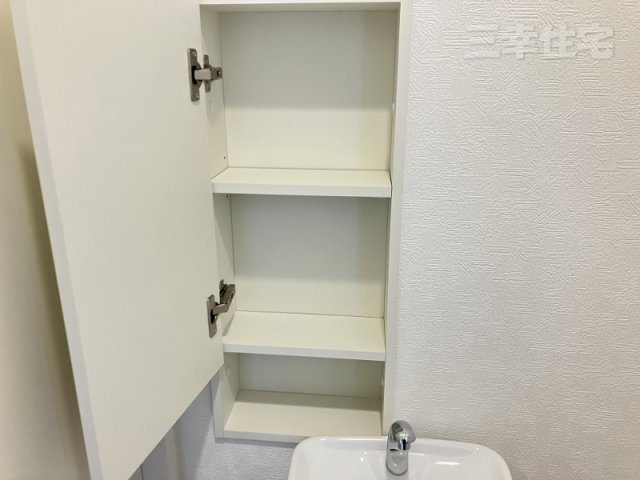 碧南市福清水町の収納|トイレにも便利な収納棚あります
