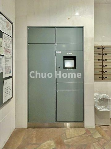 エルフィーノ浅草の設備|【宅配ボックス】在宅時・不在時に関わらず、居住者の代わりに非対面で宅配物を受け取ってくれる便利な設備です。わかりやすくご説明致しますので見学時にはお部屋だけではなく共用部分もぜひチェックしてください。