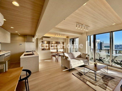 【キッチン】 | エルフィーノ浅草 | 視界に広がりを生むオープンなキッチン。料理や片付けをしながら、家族との会話を楽しんだり、リビングで遊ぶ子どもを見守れます。ご見学時には家具の配置などもイメージしながらぜひご覧になって見て下さい。