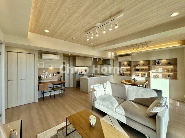 エルフィーノ浅草の居間・リビング|【リビングダイニング】一日の中で多くの時間を過すことになるリビングダイニングだからこそ、いつも穏やかな空間であることが必然。爽やかな通風と採光を存分に感じる事が出来る空間です。