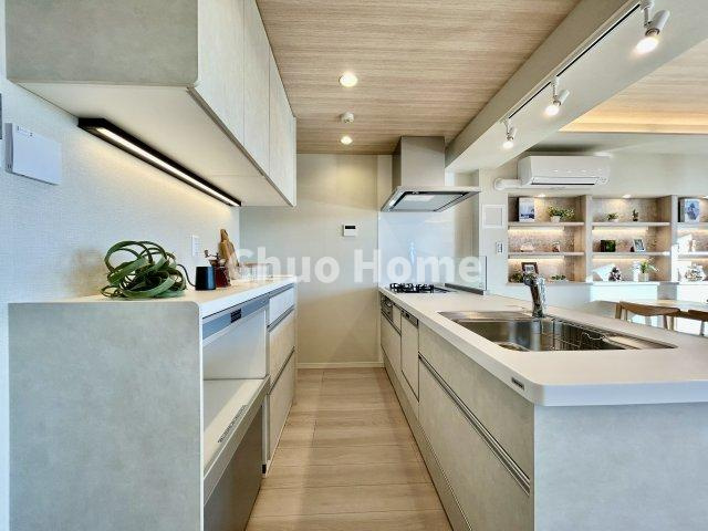 エルフィーノ浅草のキッチン|ワイドで収納豊富なシステムキッチン・