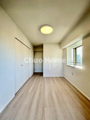 【洋室】 | エルフィーノ浅草 | 【洋室】快適に過ごす条件は、一人ひとり違います。だからこそ飾り過ぎないシンプルな内装と偏り過ぎないデザインで統一しております。居住していく中でオーナー様だけの【マイホーム】に創り上げて下さい