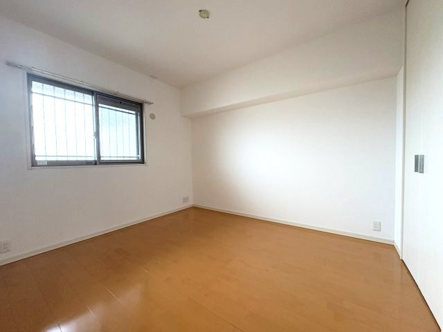 サーパス松江駅前の洋室|洋室約5.2帖