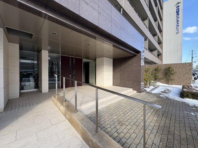 サーパス松江駅前|近隣にスーパーやコンビニ、駅などがあり便利な立地にあるマンションです！