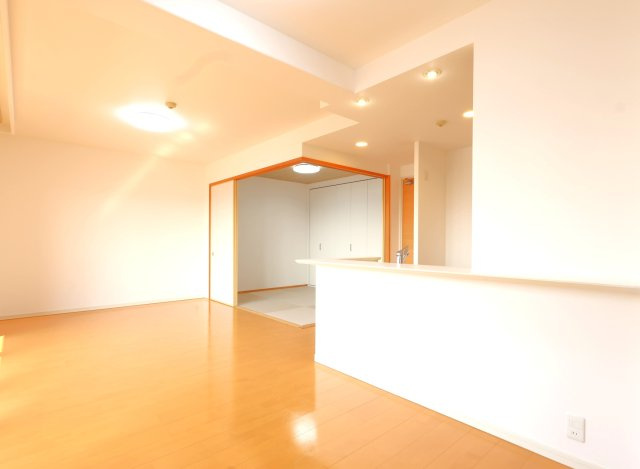 サーパス松江駅前の居間・リビング|16.6帖のLDK！