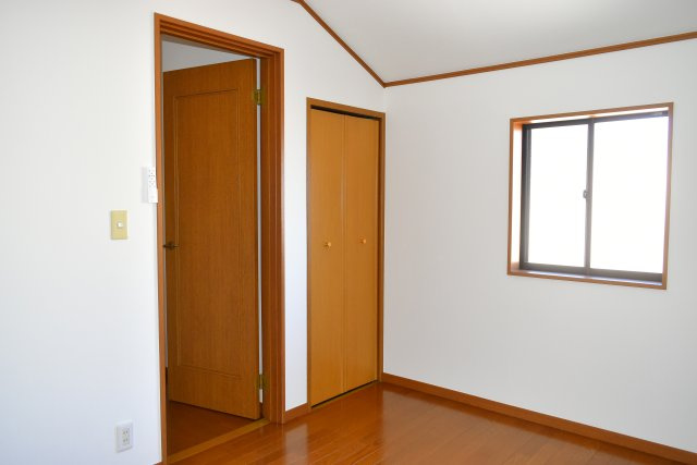 あきる野市草花の中古一戸建の洋室