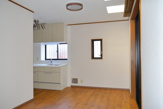 あきる野市草花の中古一戸建の居間・リビング