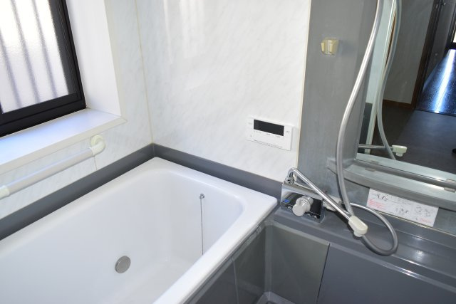 あきる野市草花の中古一戸建の浴室
