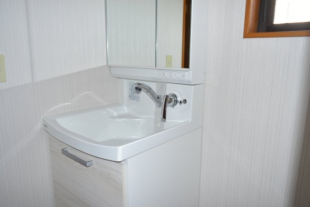 あきる野市草花の中古一戸建の独立洗面台