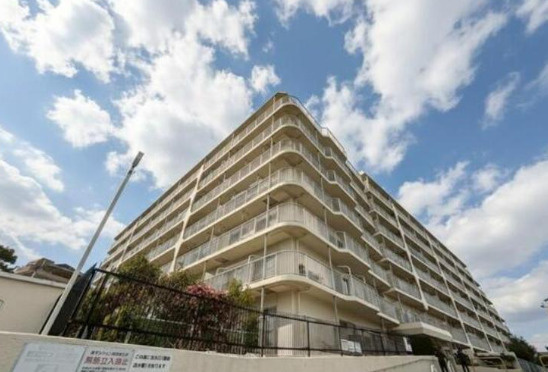 横浜・大口ハウスの外観|3階部分のゆとりある3LDK子育て世代に、小中学校徒歩10分圏、買い物便利な街