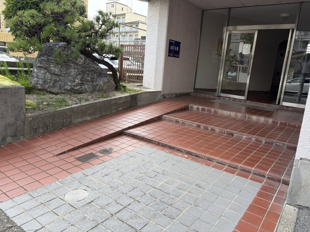 緑区大高町　一棟ビルのエントランス