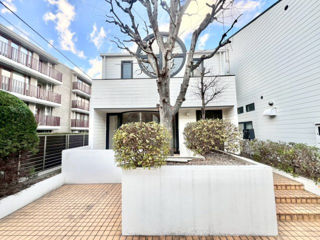 世田谷区中町3丁目　建築条件無し売地の外観|2026.01.29撮影

現地ご見学希望・資料請求などお気軽にお問い合わせ下さい！
03-5990-5201