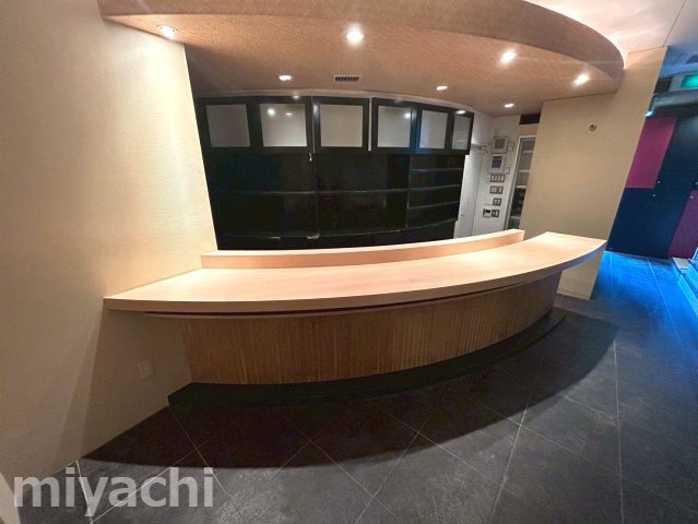 クイーンズスクエアビルの間取り