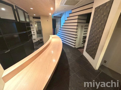  | クイーンズスクエアビル