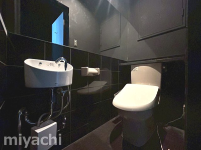  | クイーンズスクエアビル