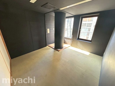  | クイーンズスクエアビル