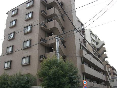 エアーシャトー六田の外観