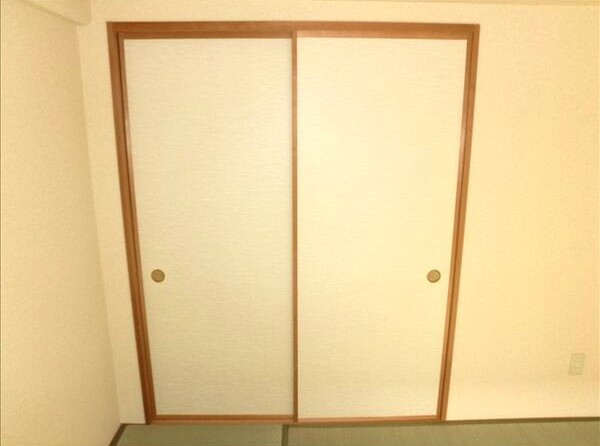 エアーシャトー六田の収納