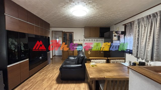 久留米市諏訪野町の中古一戸建の居間・リビング