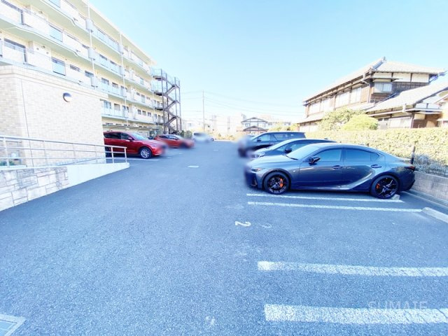 アステリ与野本町弐番館の駐車場|敷地内駐車場！（要空確認）