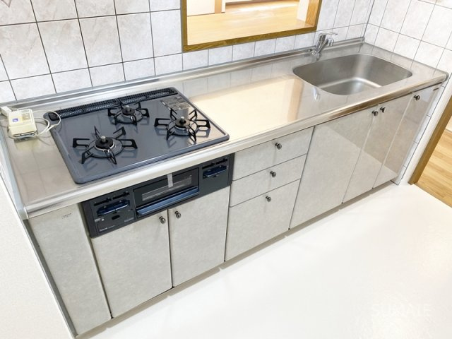 アステリ与野本町弐番館のキッチン|グリル付きガスコンロ設置済み！