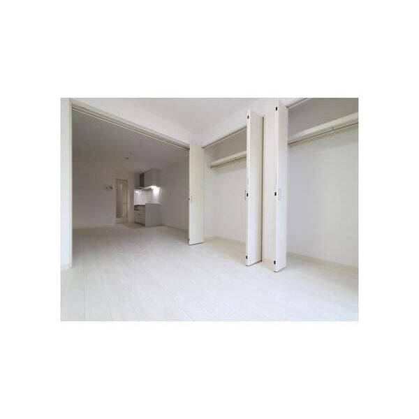 フォレストクリエオーレ枚岡弐番館の居間・リビング