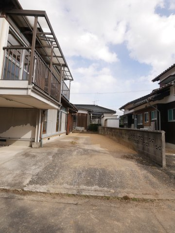 メルヴェーユ貸家の駐車場