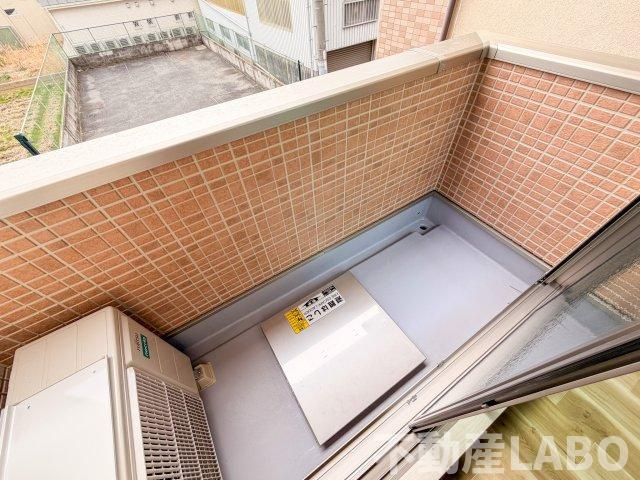 H and P 平野のバルコニー