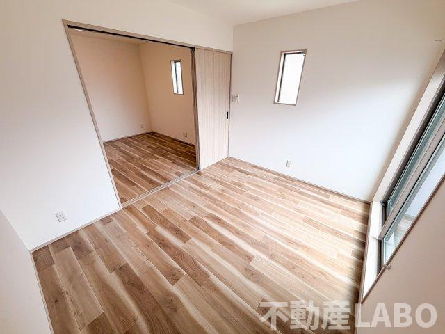 H and P 平野の洋室