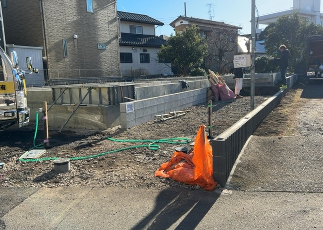 【駐車場】 | 駐車場と明記されていても、最小スペースでつくられた駐車場だと大型車は駐車できなかったり、出入りしにくくなったりする可能性があります。お車のサイズと購入したい物件の駐車場のサイズを現地で確認しましょう。