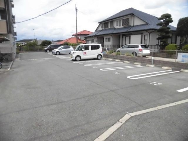 アルページュⅡの駐車場