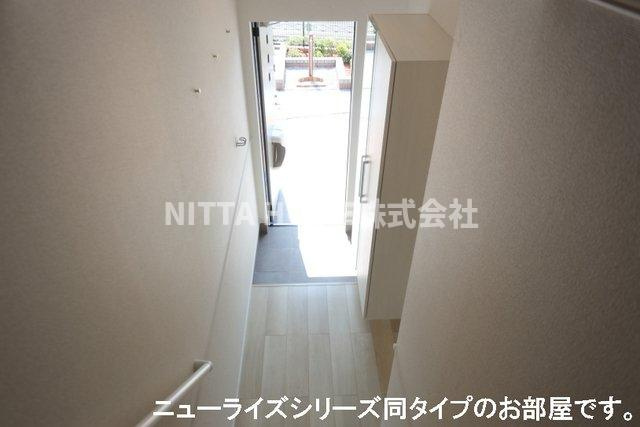 綾部市大島町穴見のアパートの玄関|【イメージ写真図】全身ミラー付きのシューズボックス付き◆