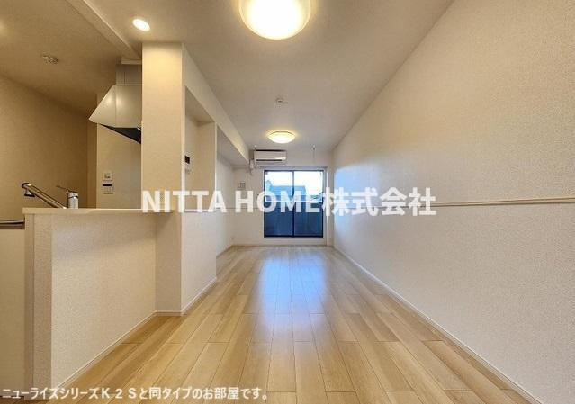 綾部市大島町穴見のアパートの居間・リビング|【イメージ写真図】リビング１３．３帖です＊