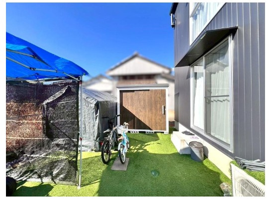 高知市大津乙　駐車4台可能！中古一戸建ての庭|陽当たり良好！BBQやプール遊びなど、多目的に使えるお庭スペース