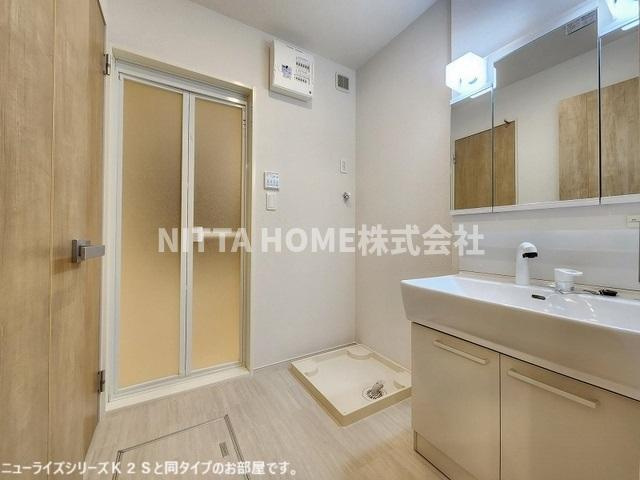 綾部市大島町穴見のアパートの洗面所|【イメージ写真図】シャワー付き洗面台を設置★