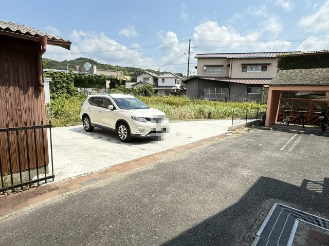 ハイツKKMの駐車場