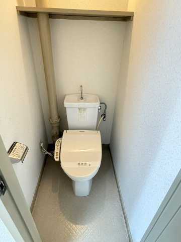 ハイツKKMのトイレ|別室の写真です。