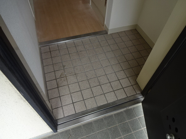 姫路市岡町の賃貸マンションの玄関