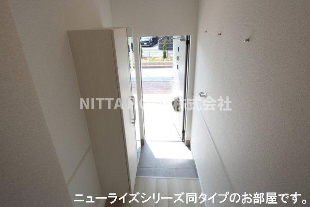 綾部市大島町穴見のアパートの玄関|【イメージ写真図】全身ミラー付きのシューズボックス付き◆