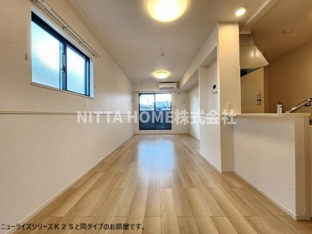 綾部市大島町穴見のアパートの居間・リビング|【イメージ写真図】リビング１３．３帖です＊